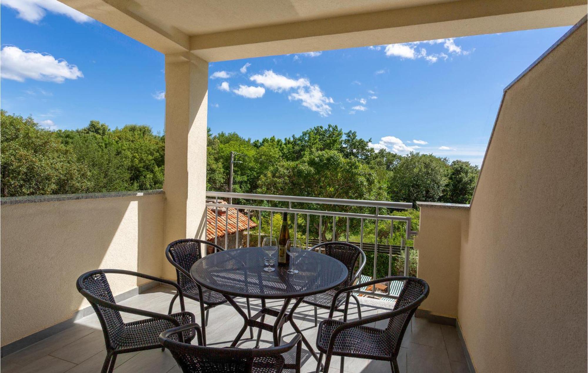 Beautiful Apartment In Pinezici With Wifi Exterior photo