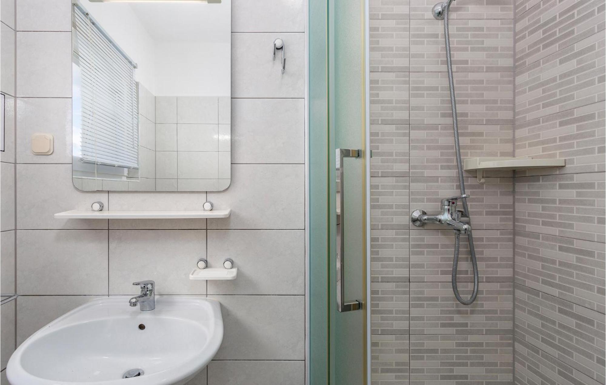 Beautiful Apartment In Pinezici With Wifi Exterior photo