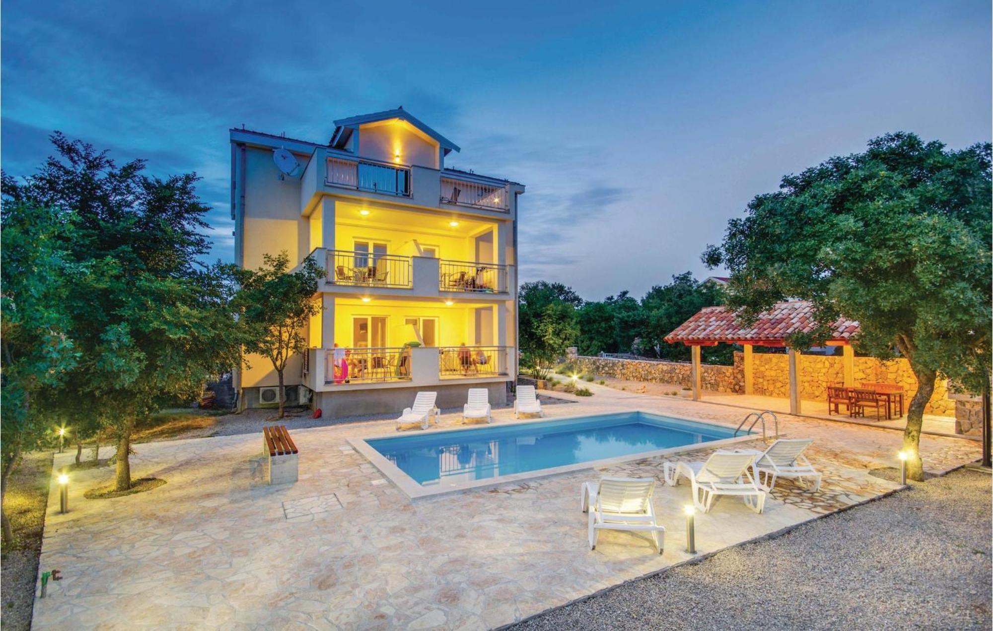 Beautiful Apartment In Pinezici With Wifi Exterior photo