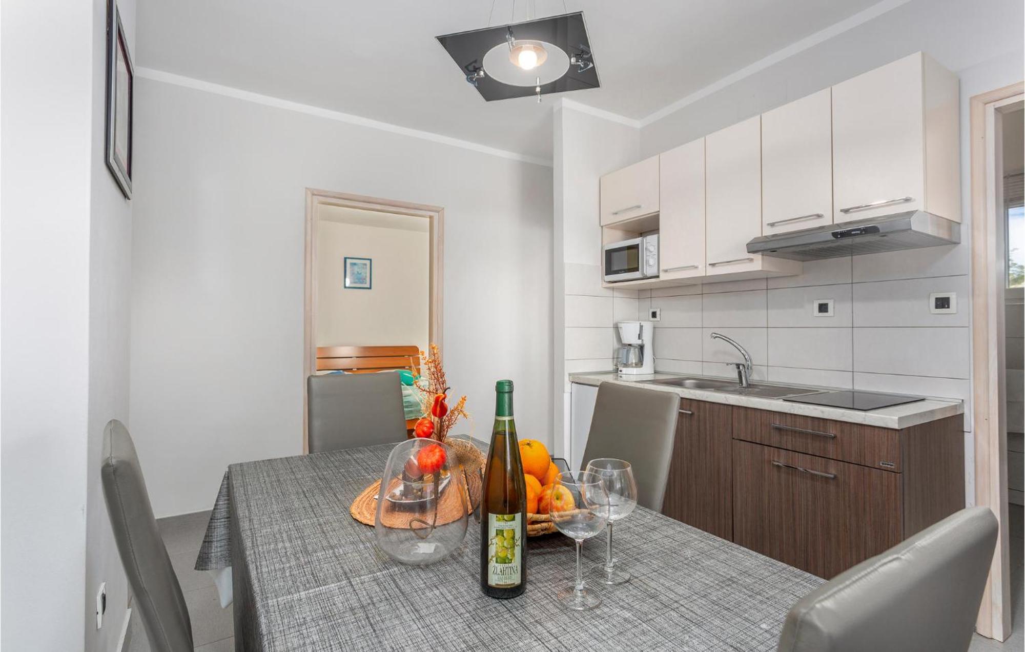 Beautiful Apartment In Pinezici With Wifi Exterior photo