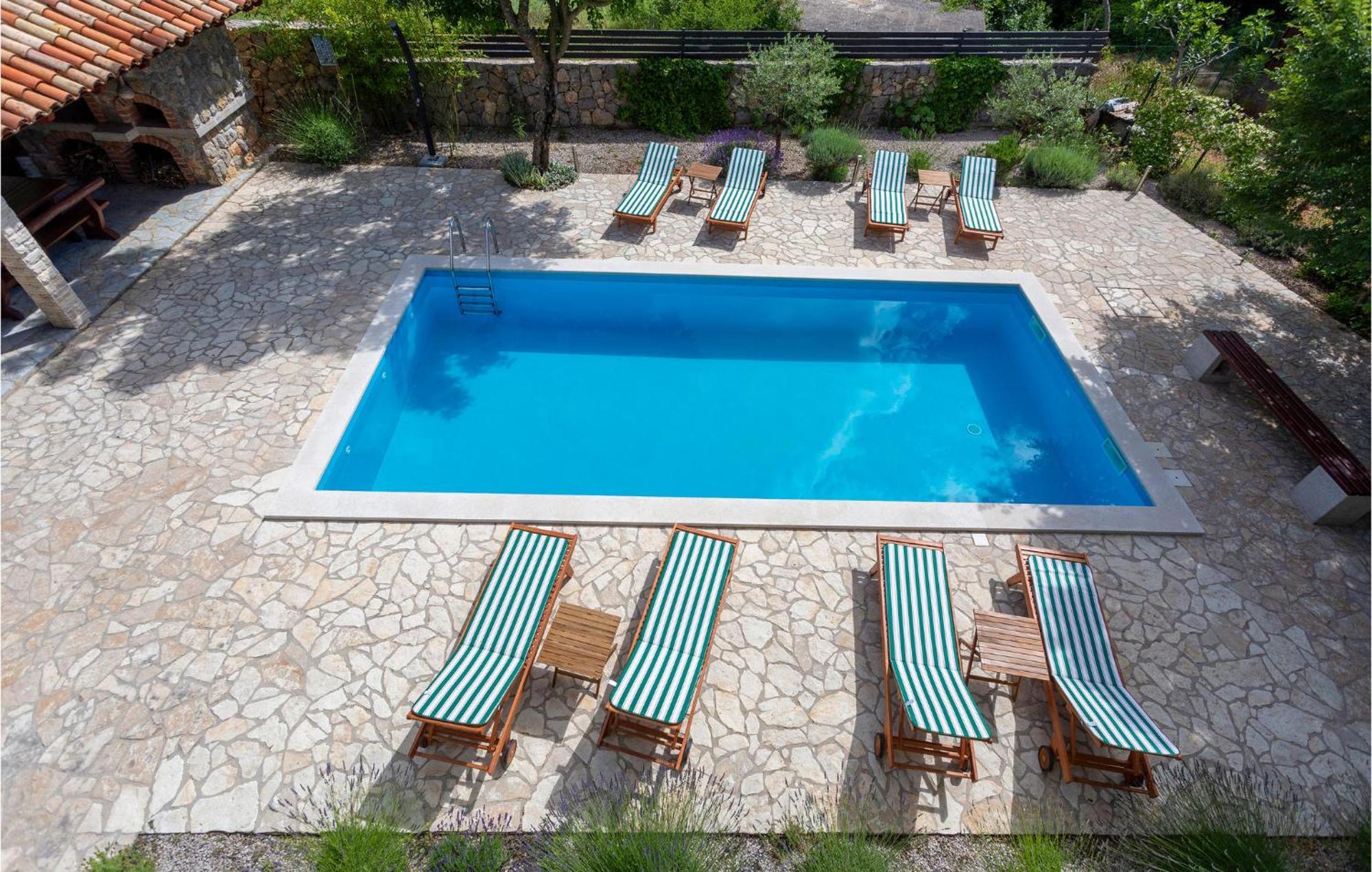 Beautiful Apartment In Pinezici With Wifi Exterior photo