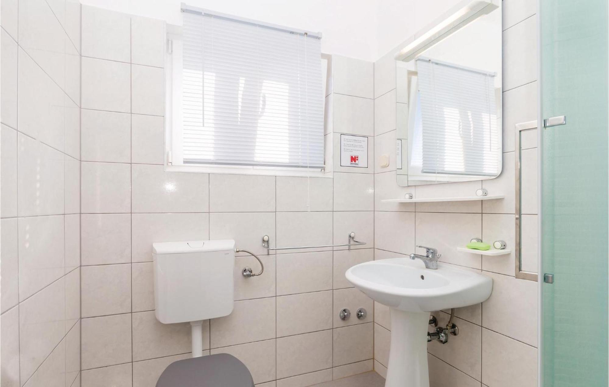Beautiful Apartment In Pinezici With Wifi Exterior photo