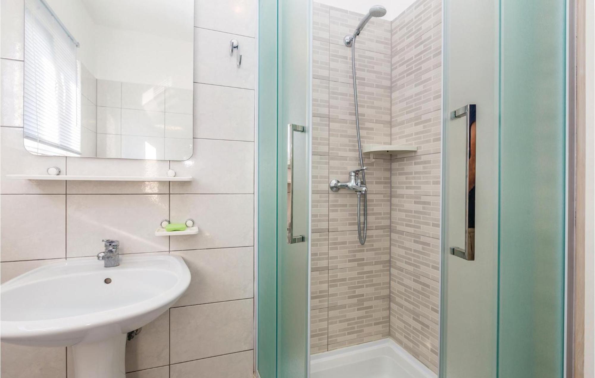 Beautiful Apartment In Pinezici With Wifi Exterior photo
